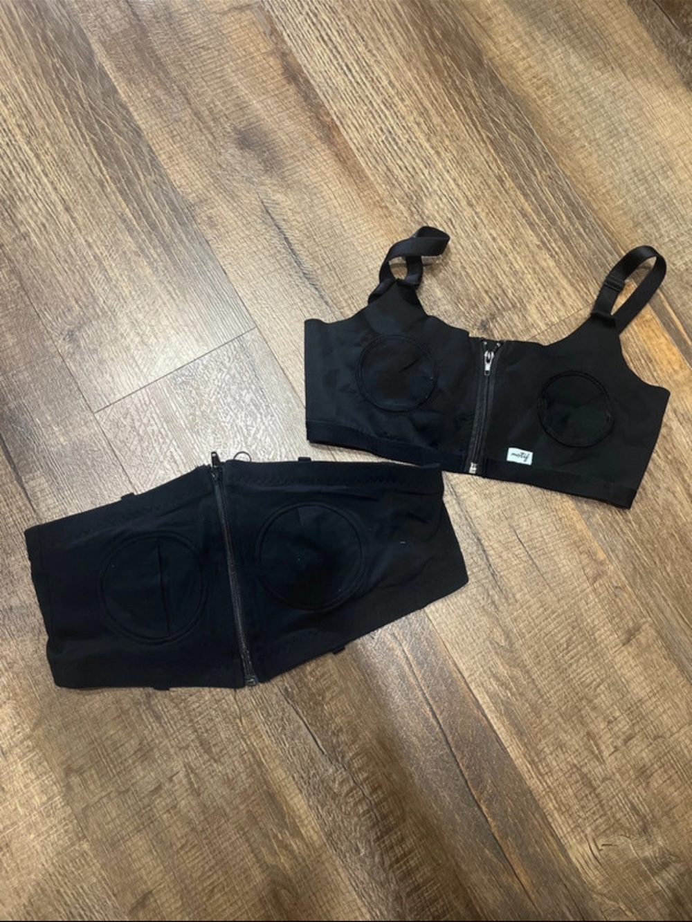 2 pumping bras